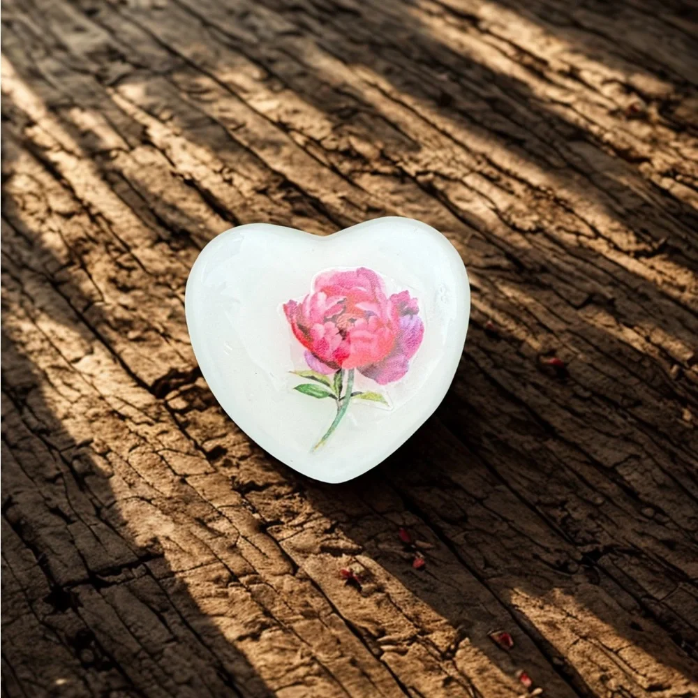 Heart-Shaped Phone Grip with Pink Rose Design